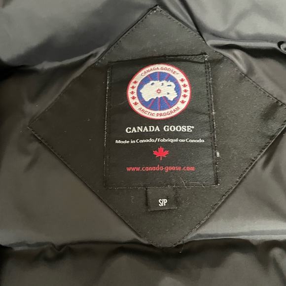 Women’s Canada Goose Montebello Parka - Picture 9 of 12